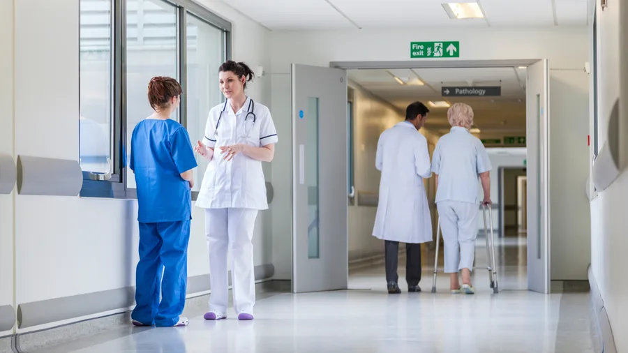 Hospitales y clínicas