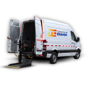 Vehículos con diferentes capacidades, Transportes Clavijo, furgoneta con plataforma.